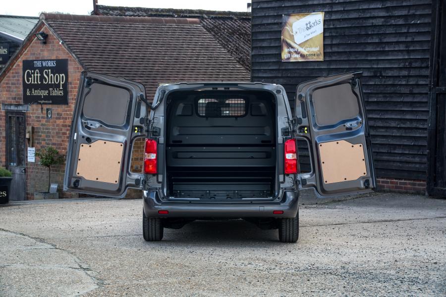  Toyota ProAce Van 2017 года  (UK) (фото 21 из 29)